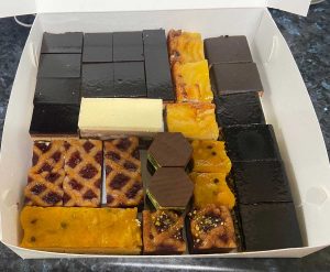 Printed cake and pastry trays